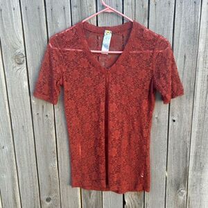 Bella Bird lace coverlet short sleeve size medium
